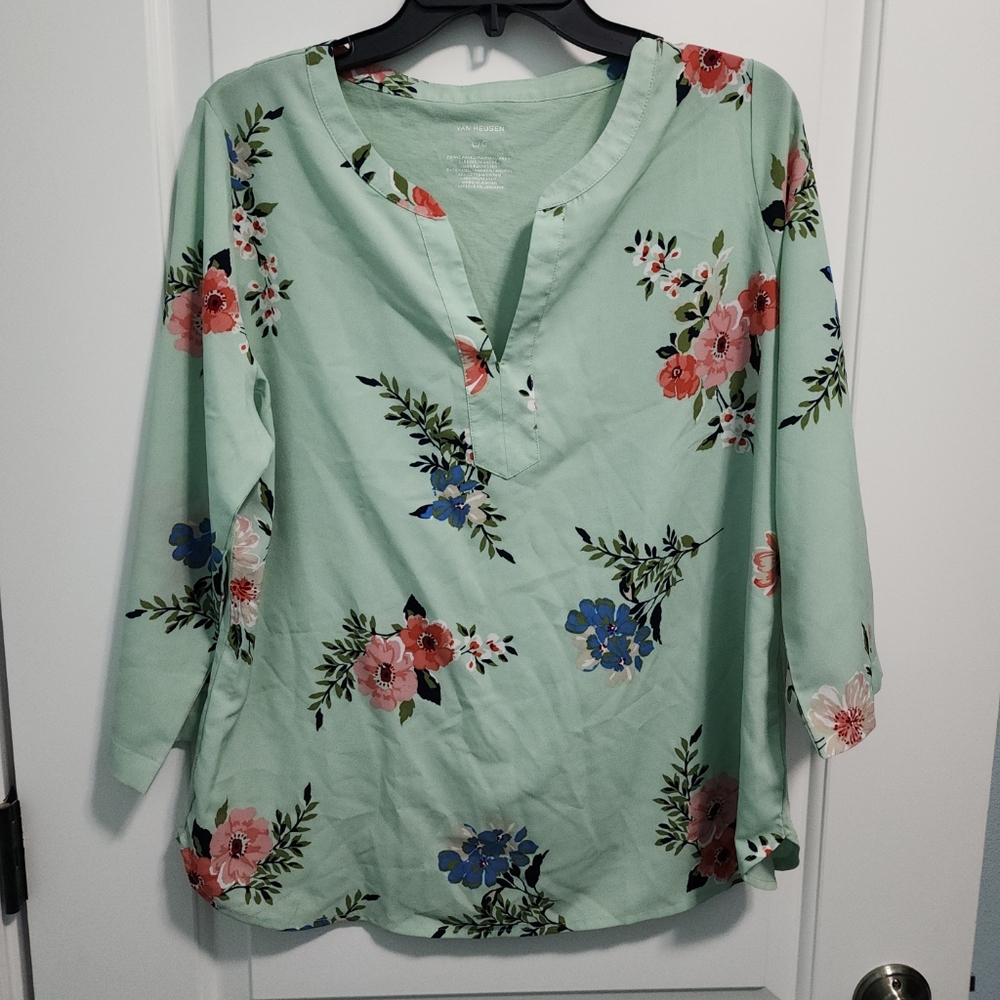 Van Heusen green floral top sz L 3/4 sleeves. Back.is cotton/ polyester
